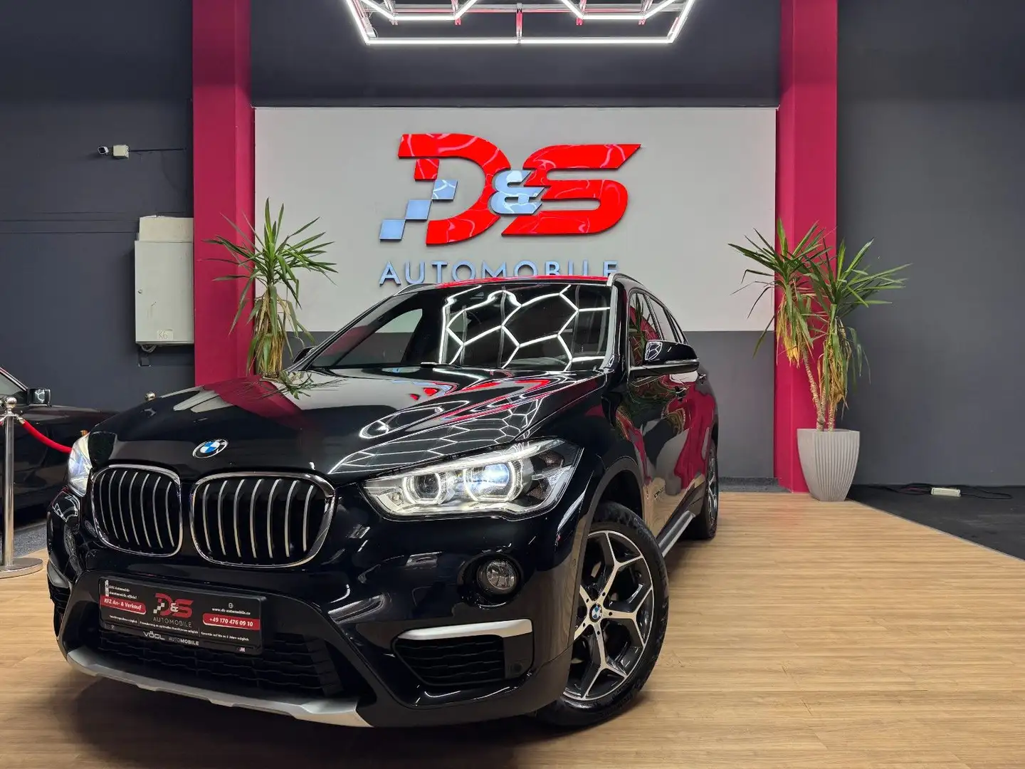 BMW X1 xDrive 25 d xLine/Navi/SHZ/LED/AHK Schwarz - 1