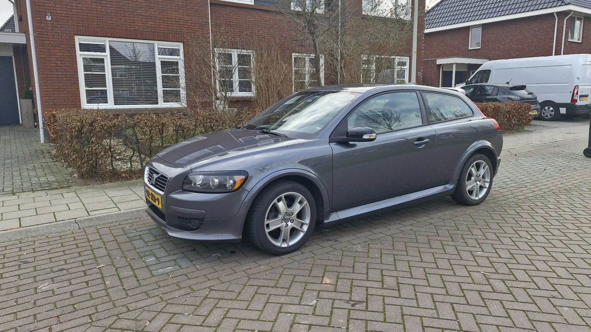 Volvo C30 1.8 Momentum R-Design Grijs - 1