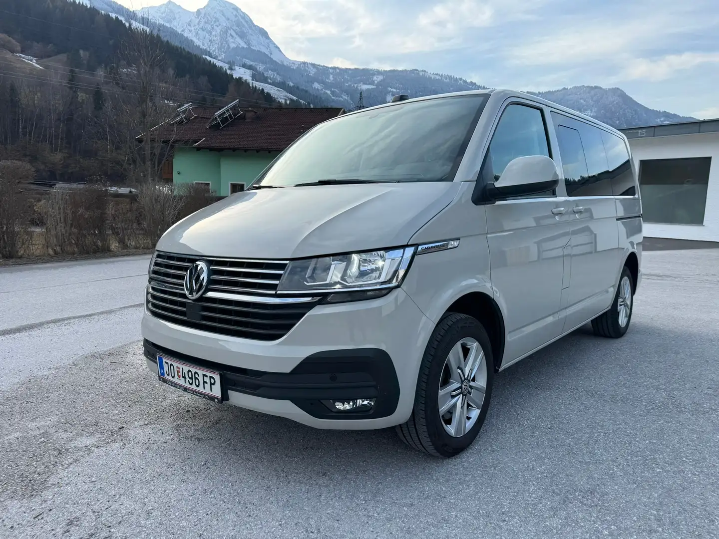 Volkswagen T6.1 Caravelle VW T6.1  Kombi KR 2,0 TDI DSG Comfortline Doppelschiebetür Kleinbus Beige - 1