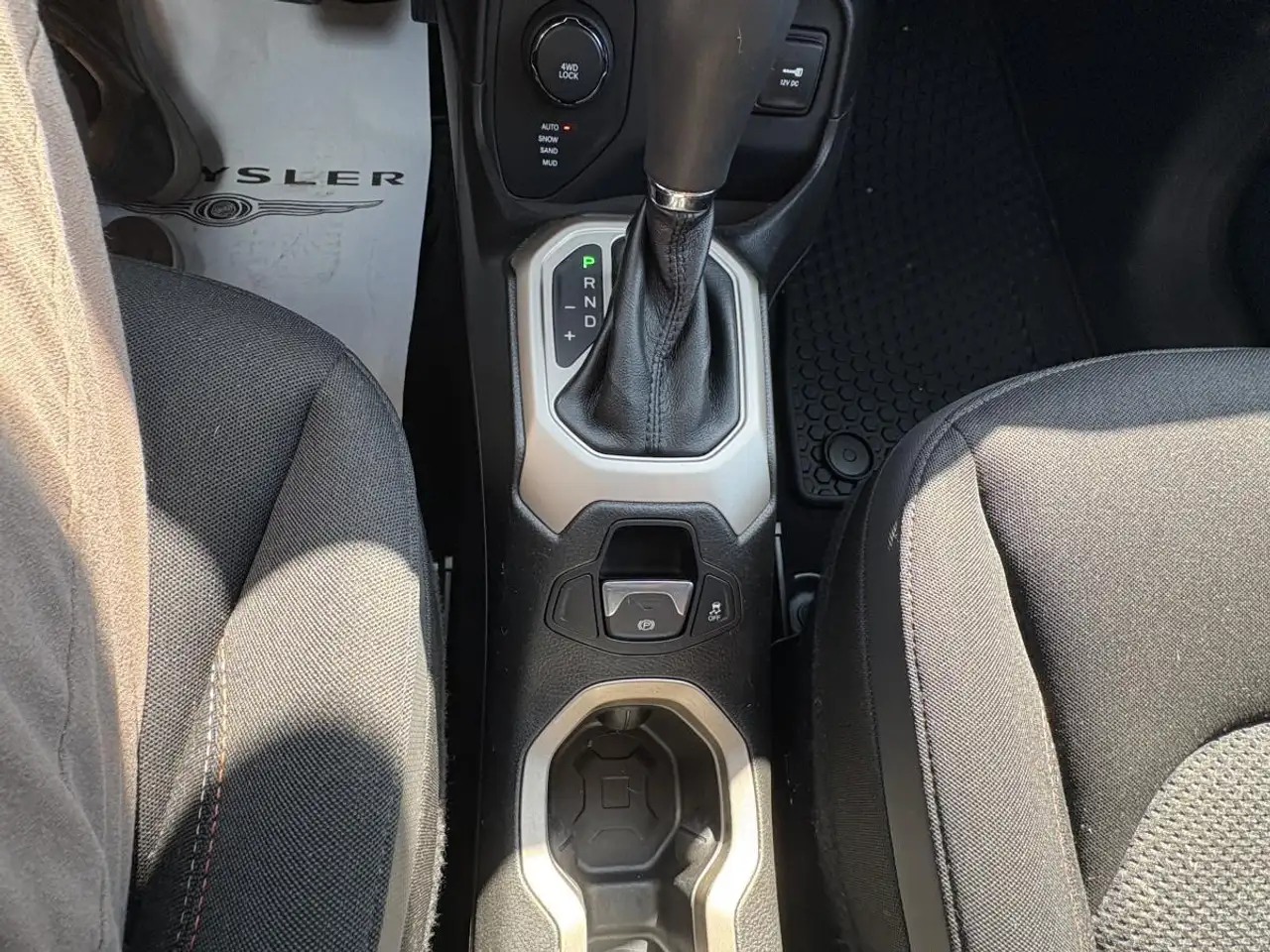 Jeep Renegade снимка Jeep Renegade