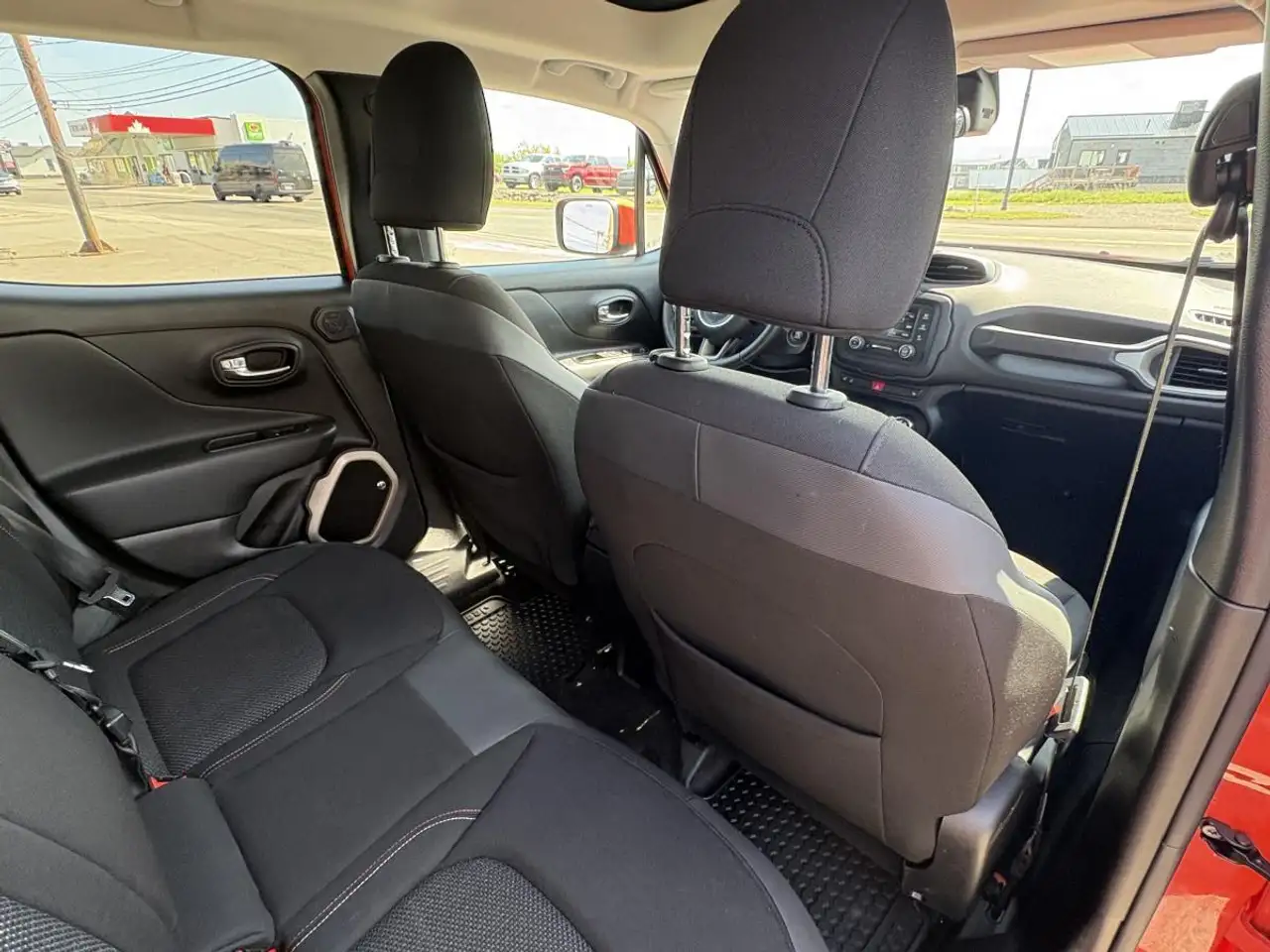 Jeep Renegade снимка Jeep Renegade