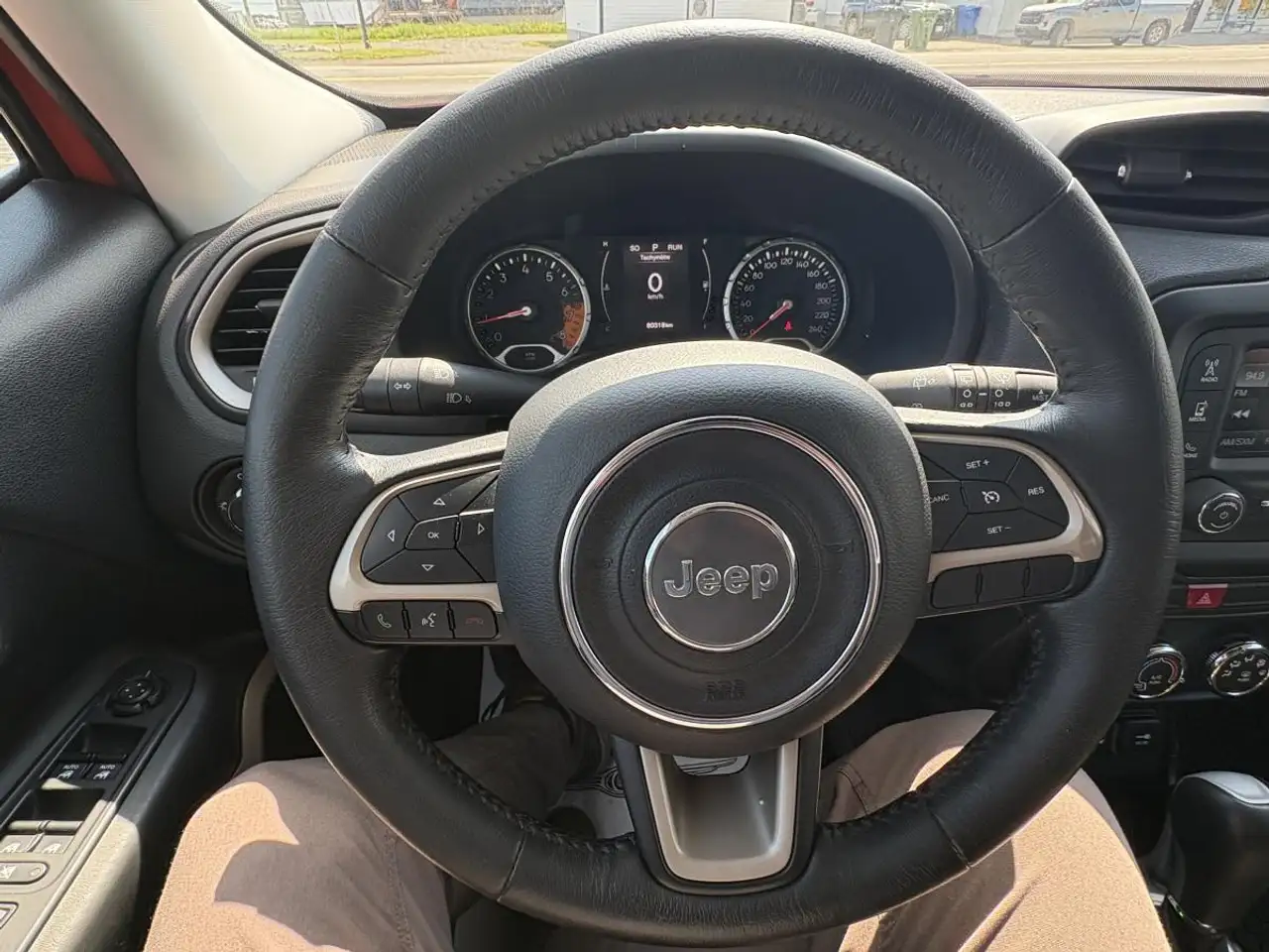 Jeep Renegade снимка Jeep Renegade