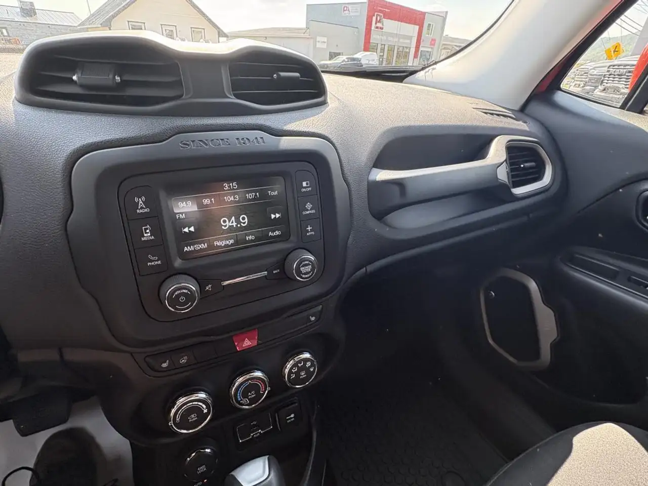 Jeep Renegade снимка Jeep Renegade