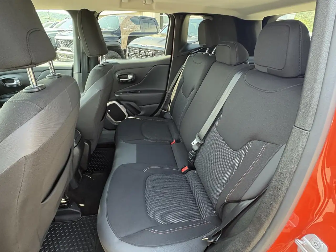 Jeep Renegade снимка Jeep Renegade