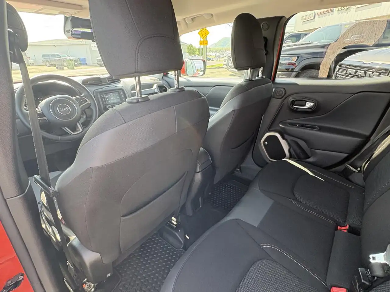 Jeep Renegade снимка Jeep Renegade