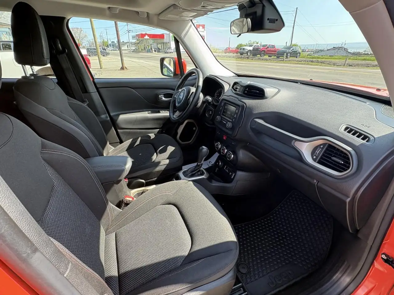 Jeep Renegade снимка Jeep Renegade