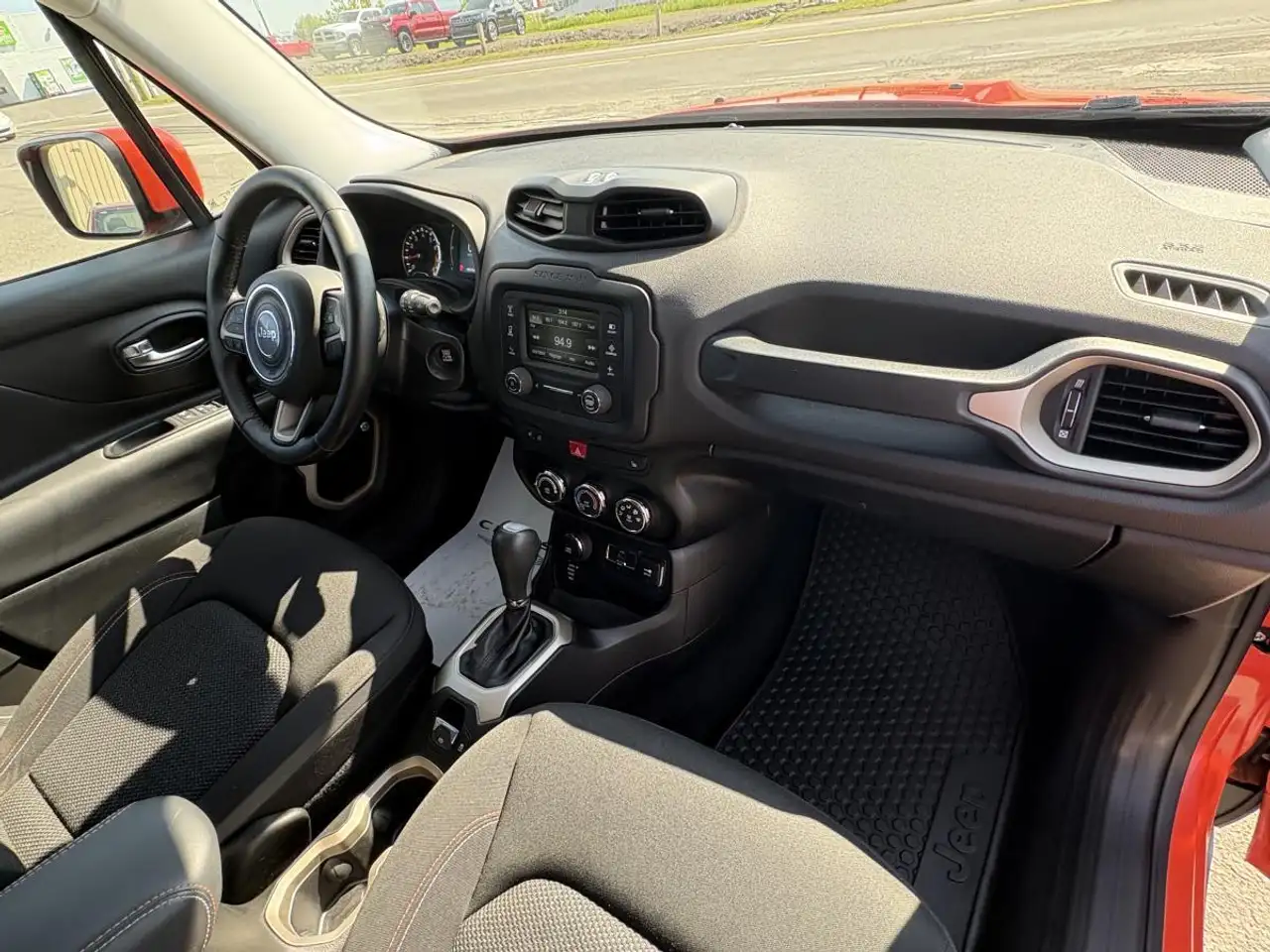 Jeep Renegade снимка Jeep Renegade