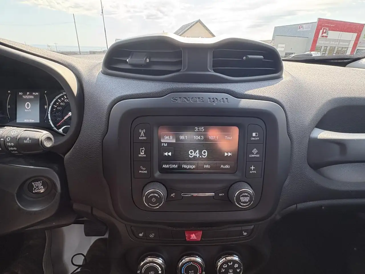 Jeep Renegade снимка Jeep Renegade