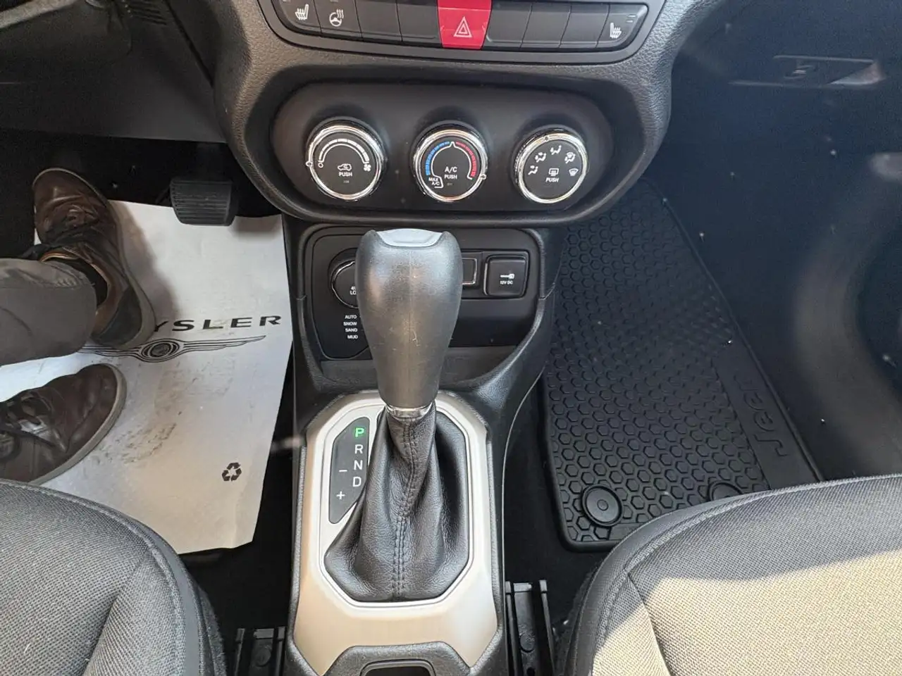 Jeep Renegade снимка Jeep Renegade