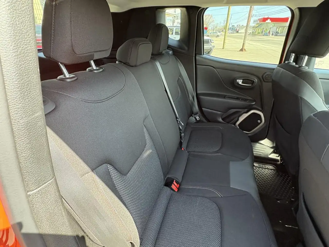 Jeep Renegade снимка Jeep Renegade
