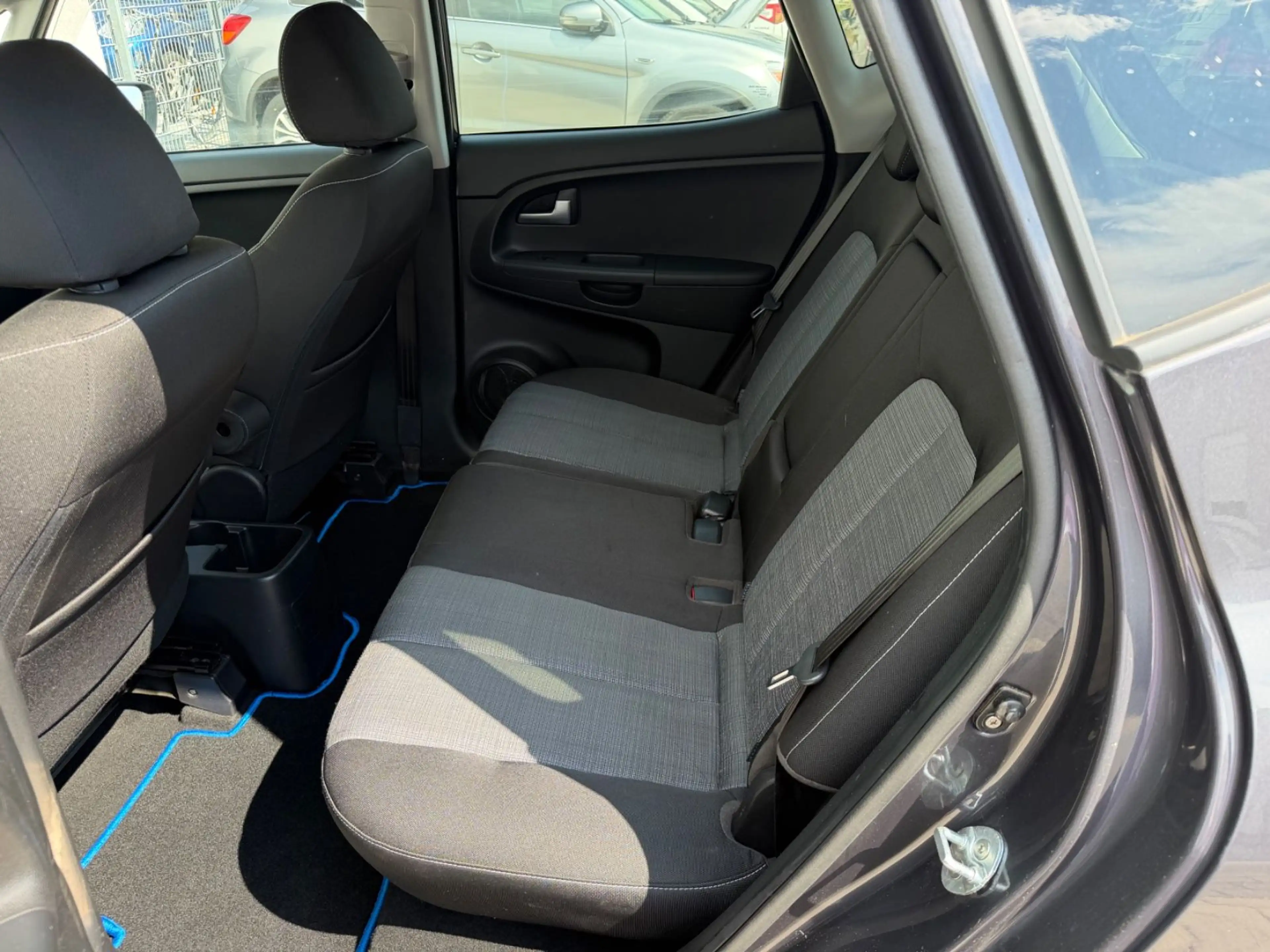 Kia Venga Spirit/SHZ/NAVI/KLIMAAUTO/PDC/EURO5 — photo 13