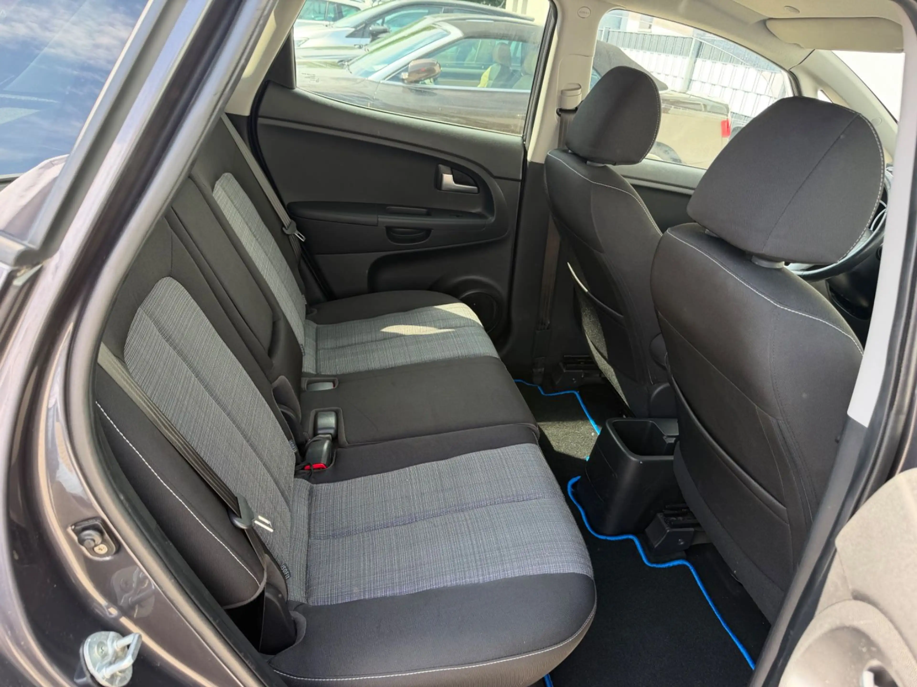 Kia Venga Spirit/SHZ/NAVI/KLIMAAUTO/PDC/EURO5 — photo 15