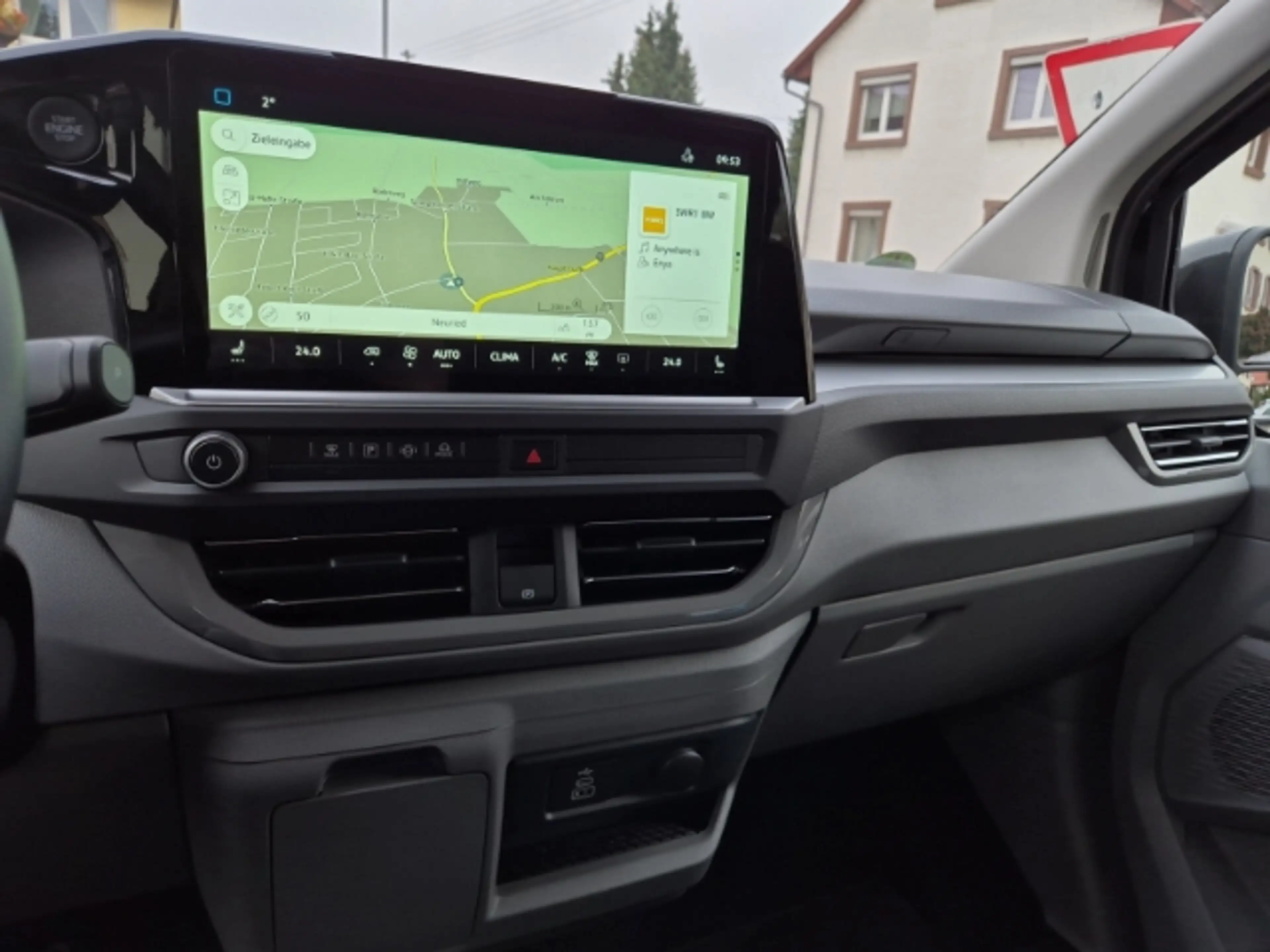 Volkswagen T7 Caravelle *Life* 2.0 TDi Automatic *LED*Navi*AHK* — photo 11