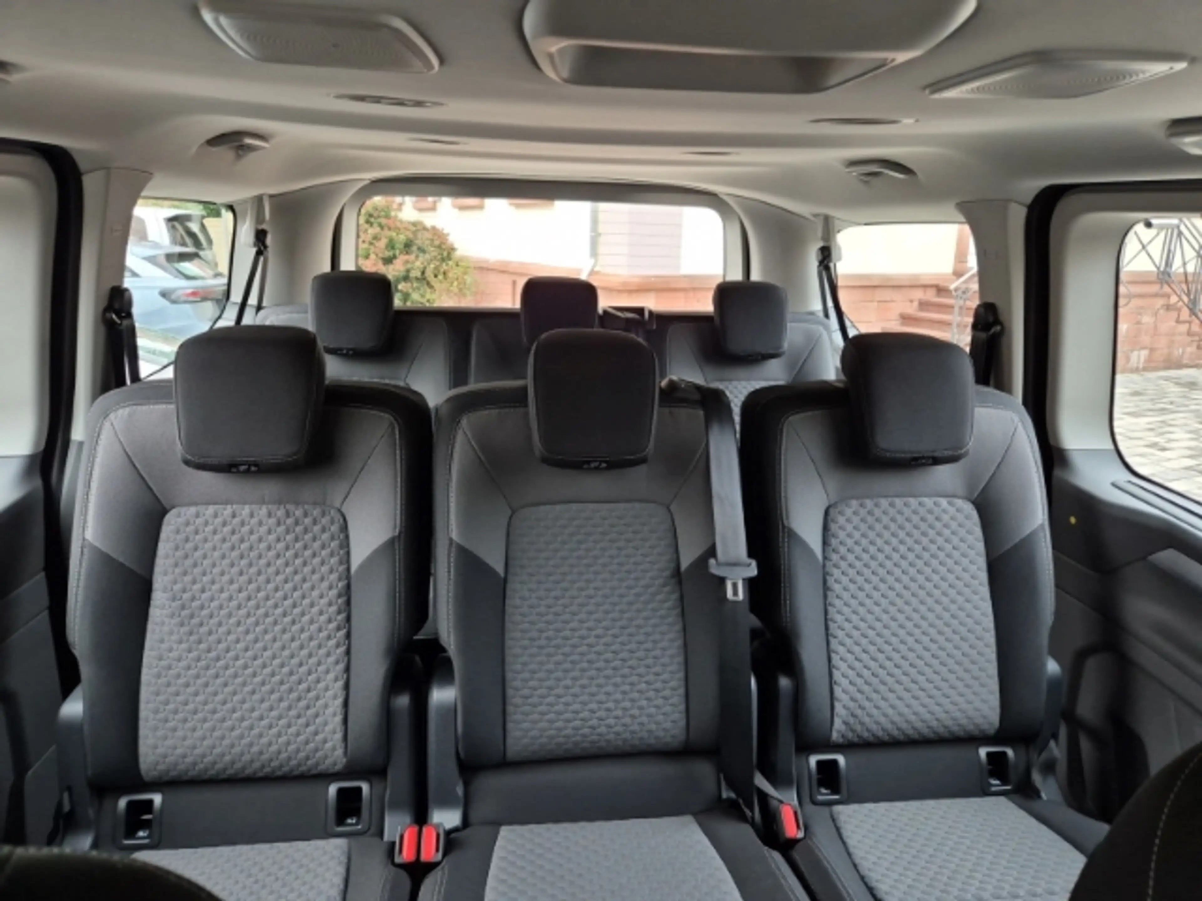 Volkswagen T7 Caravelle *Life* 2.0 TDi Automatic *LED*Navi*AHK* — photo 10
