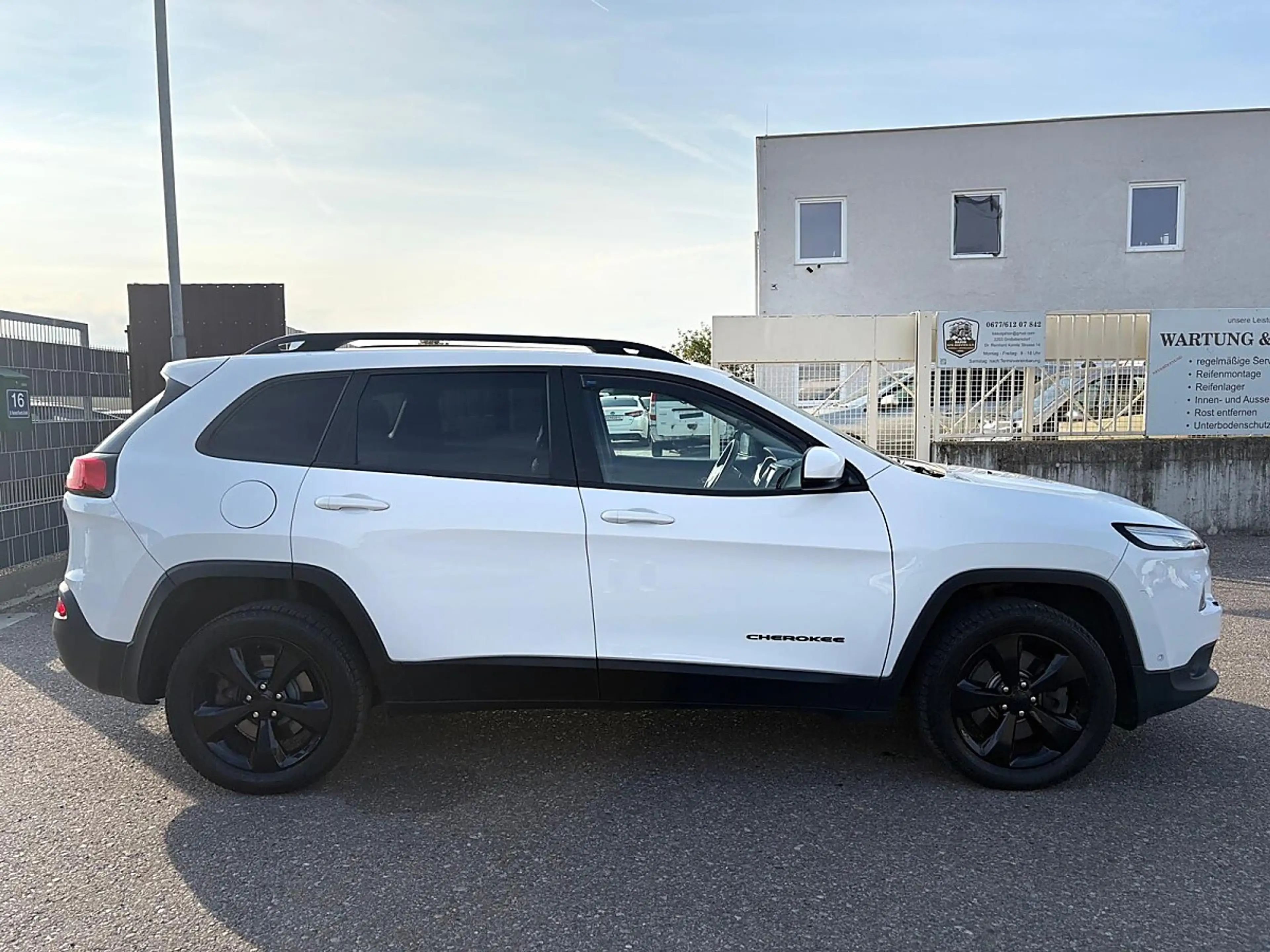 Jeep Cherokee 2,2 MultiJet II AWD Limited Aut.**80.000km** — photo 2