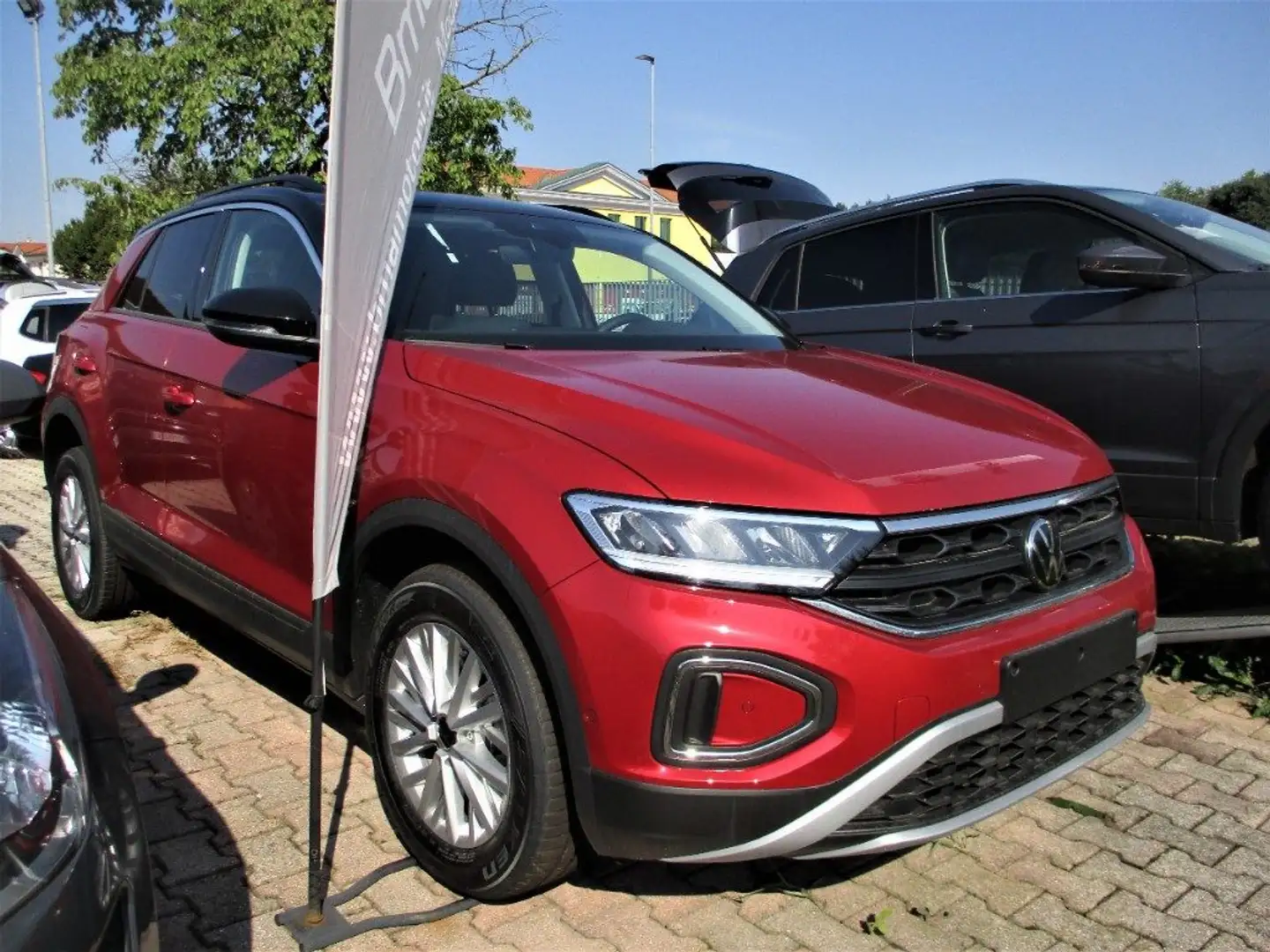 Volkswagen T-Roc 1.0 TSI Life - Retrocamera - List. 33.000 Rosso - 1