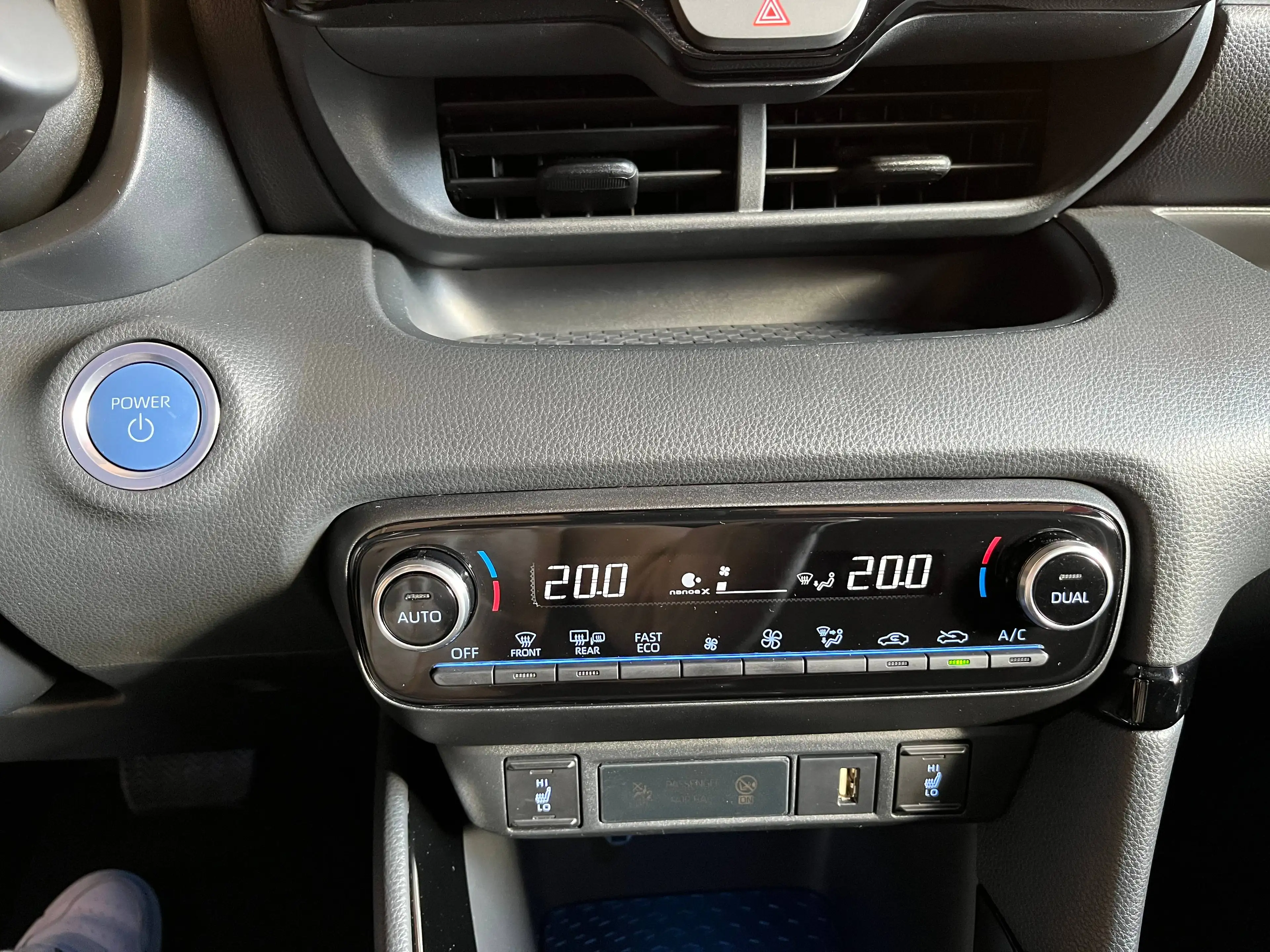 Toyota Yaris STYLE HYBRID — photo 14