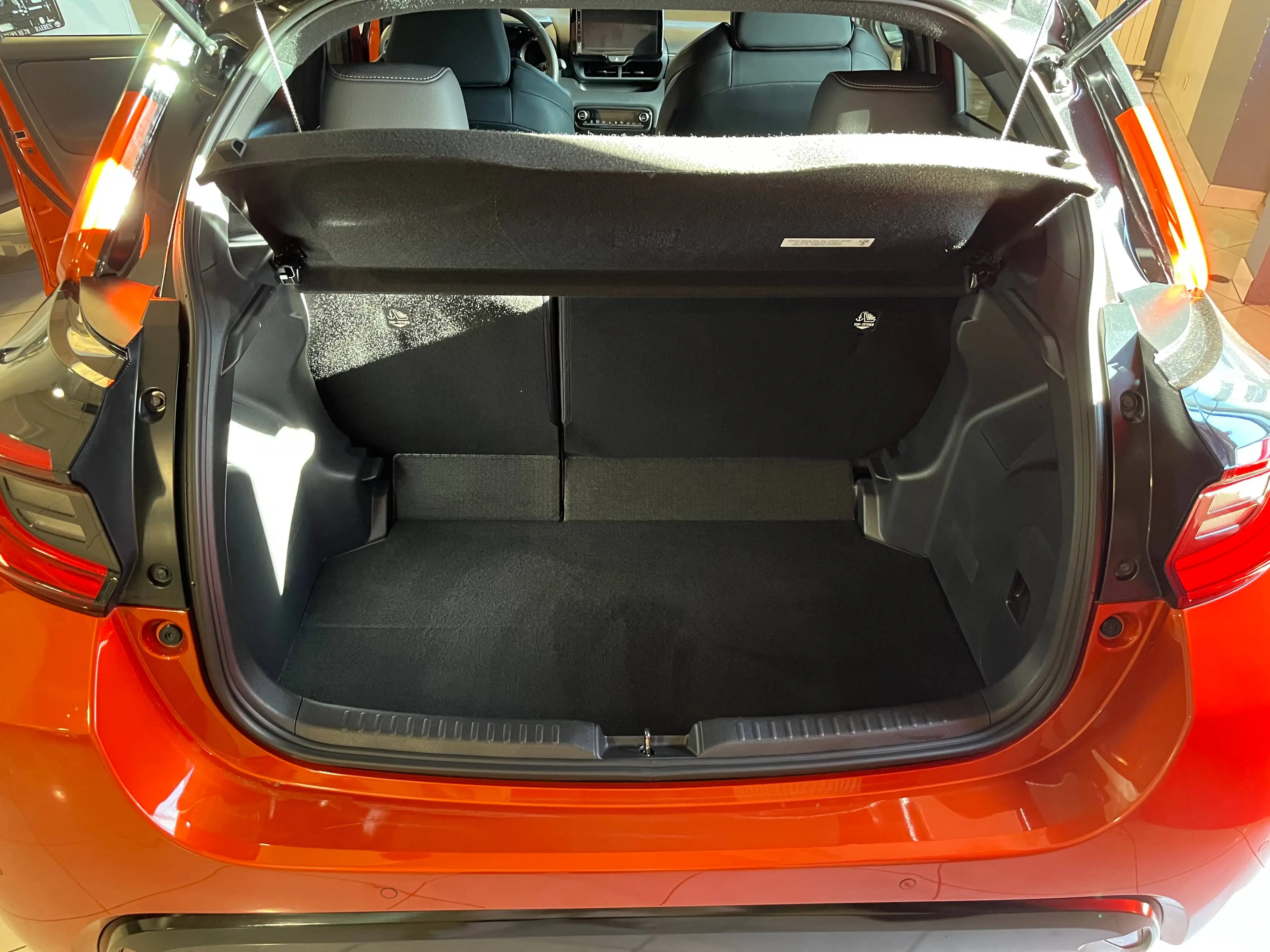 Toyota Yaris STYLE HYBRID — photo 10
