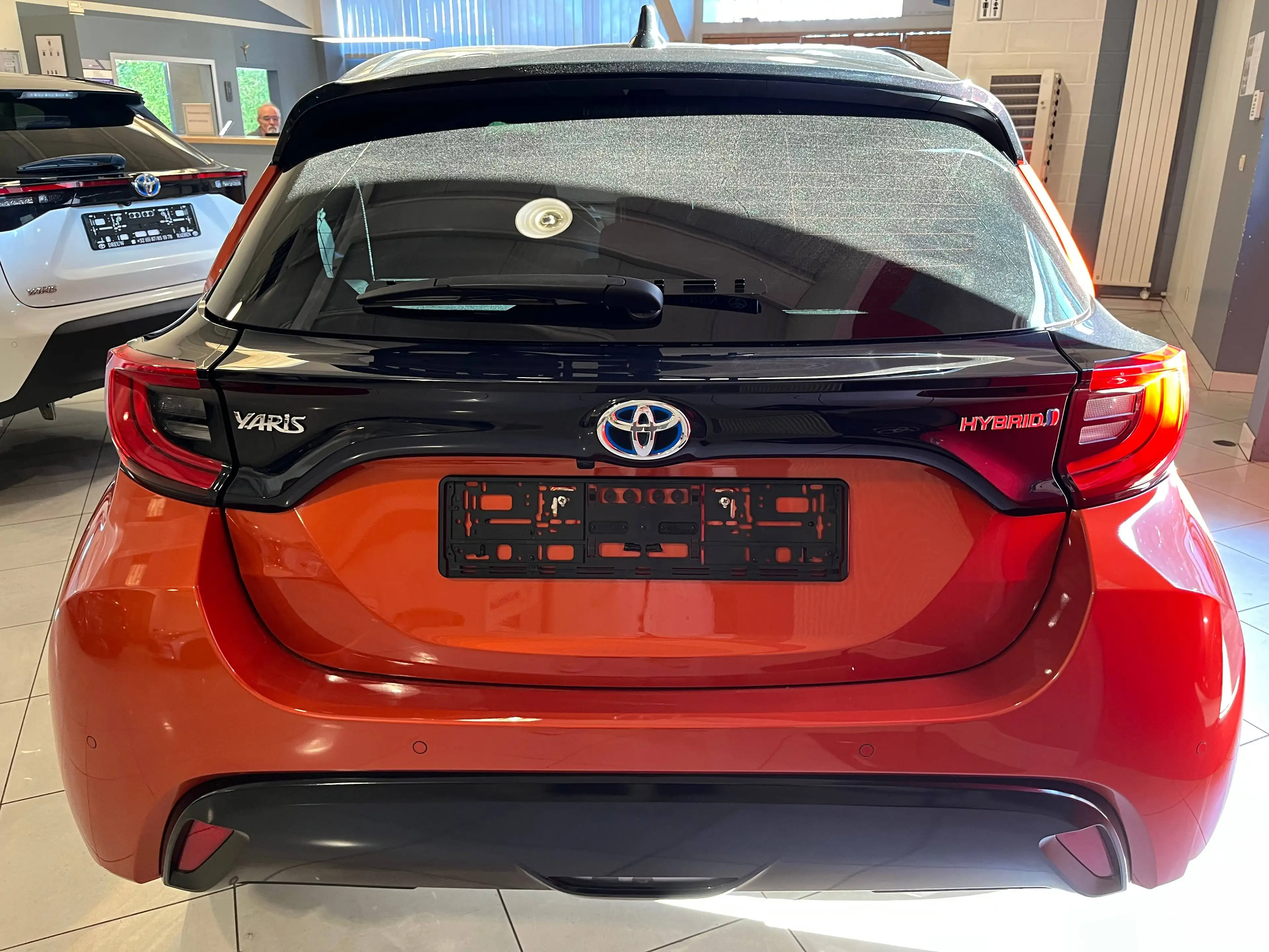 Toyota Yaris STYLE HYBRID — photo 3