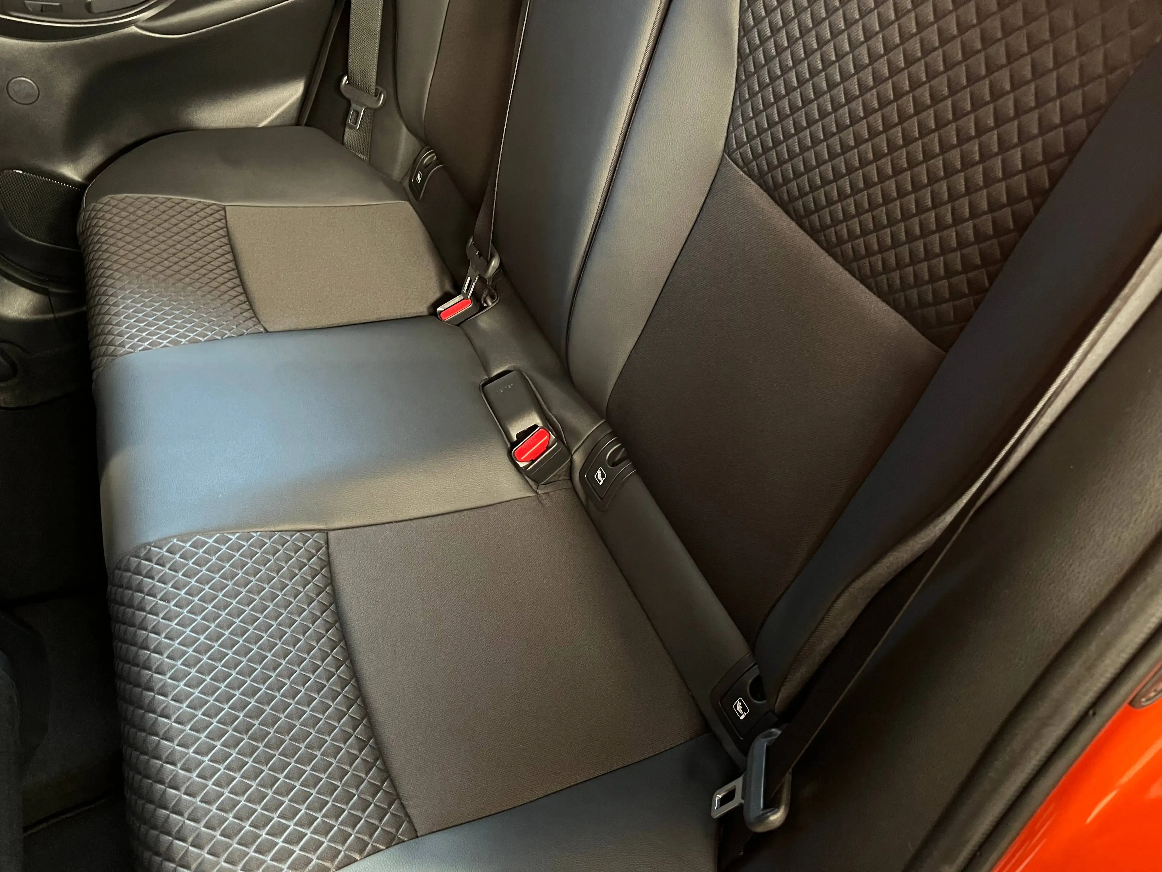 Toyota Yaris STYLE HYBRID — photo 9