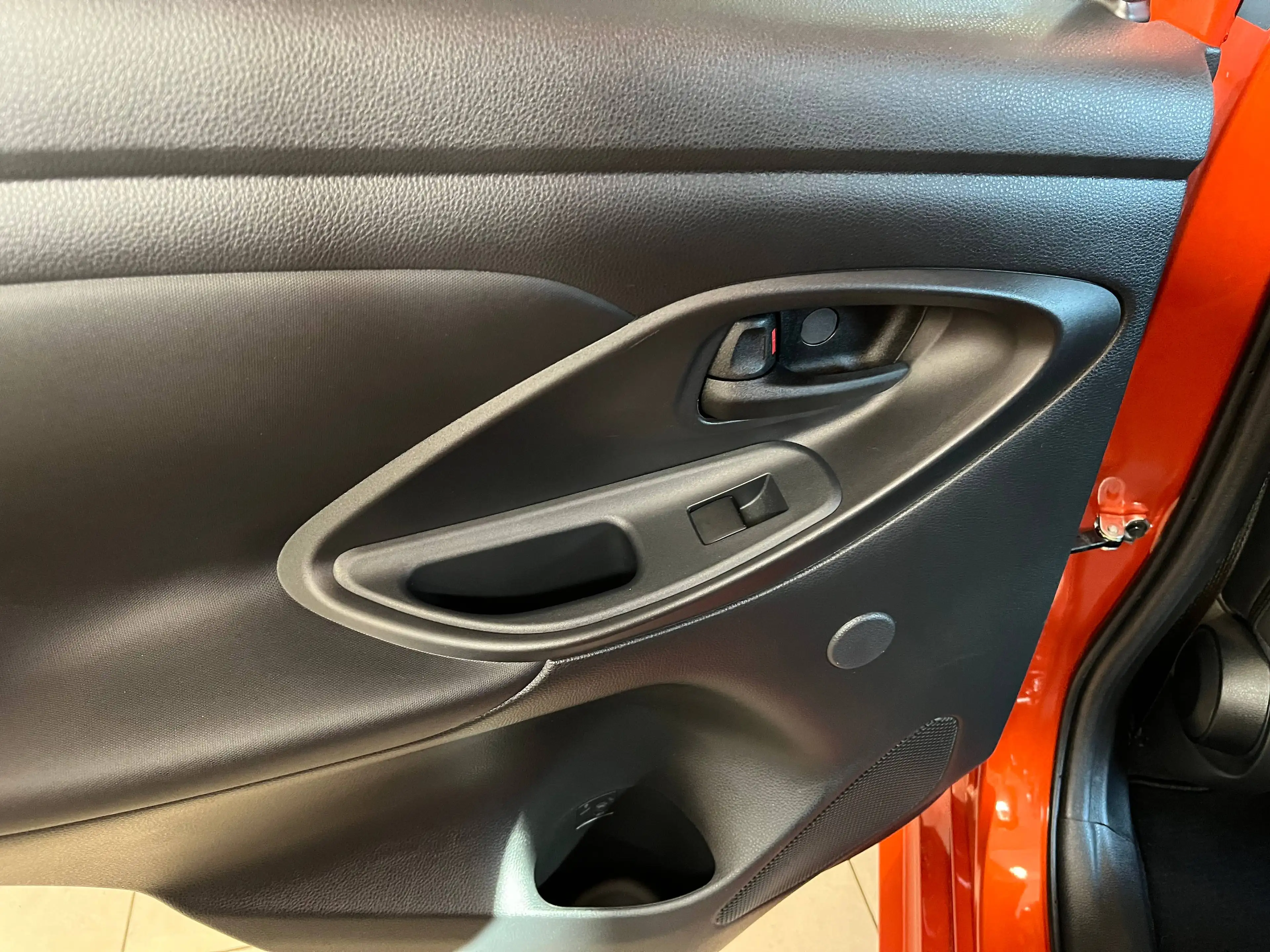Toyota Yaris STYLE HYBRID — photo 8