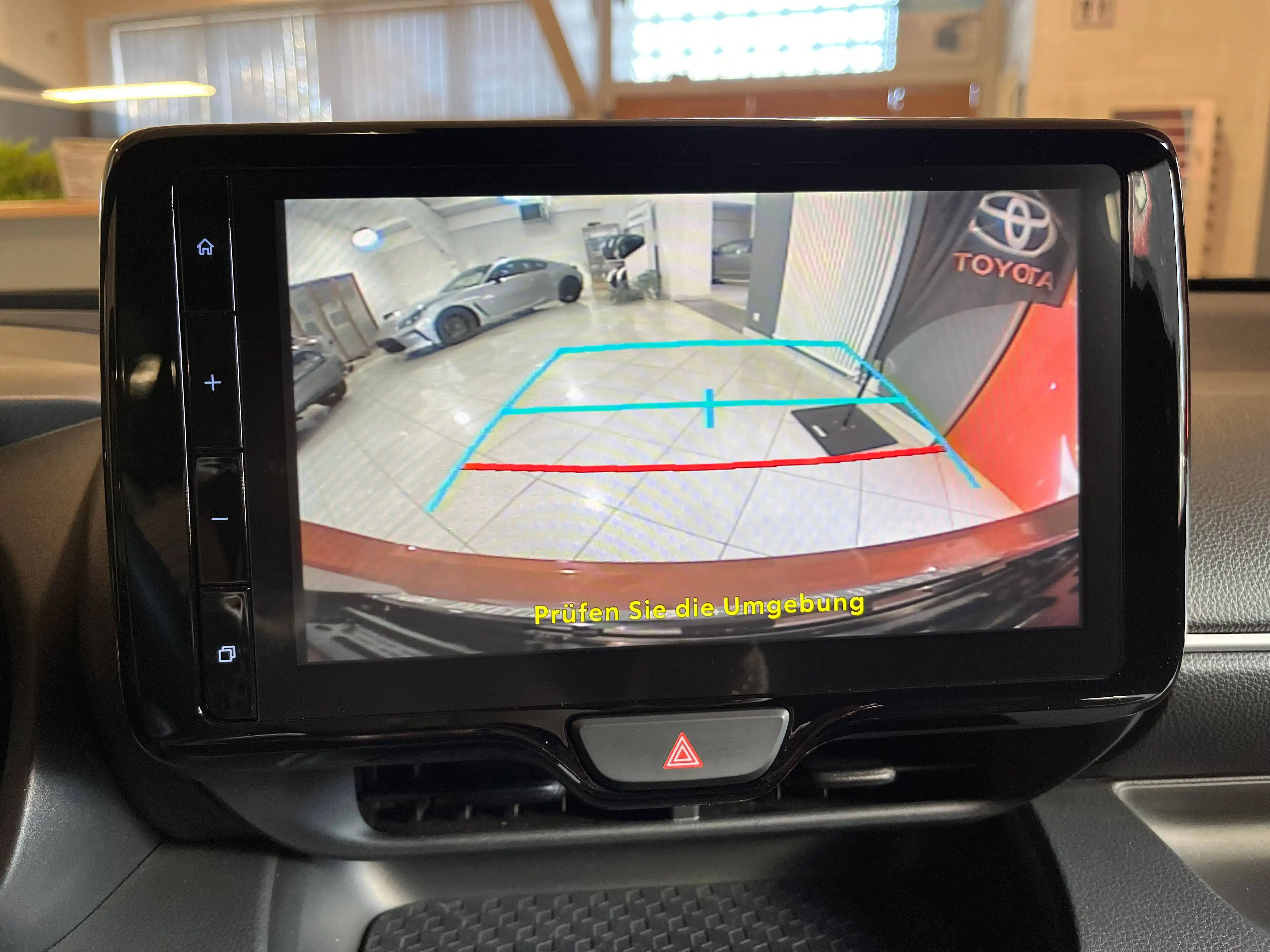 Toyota Yaris STYLE HYBRID — photo 13