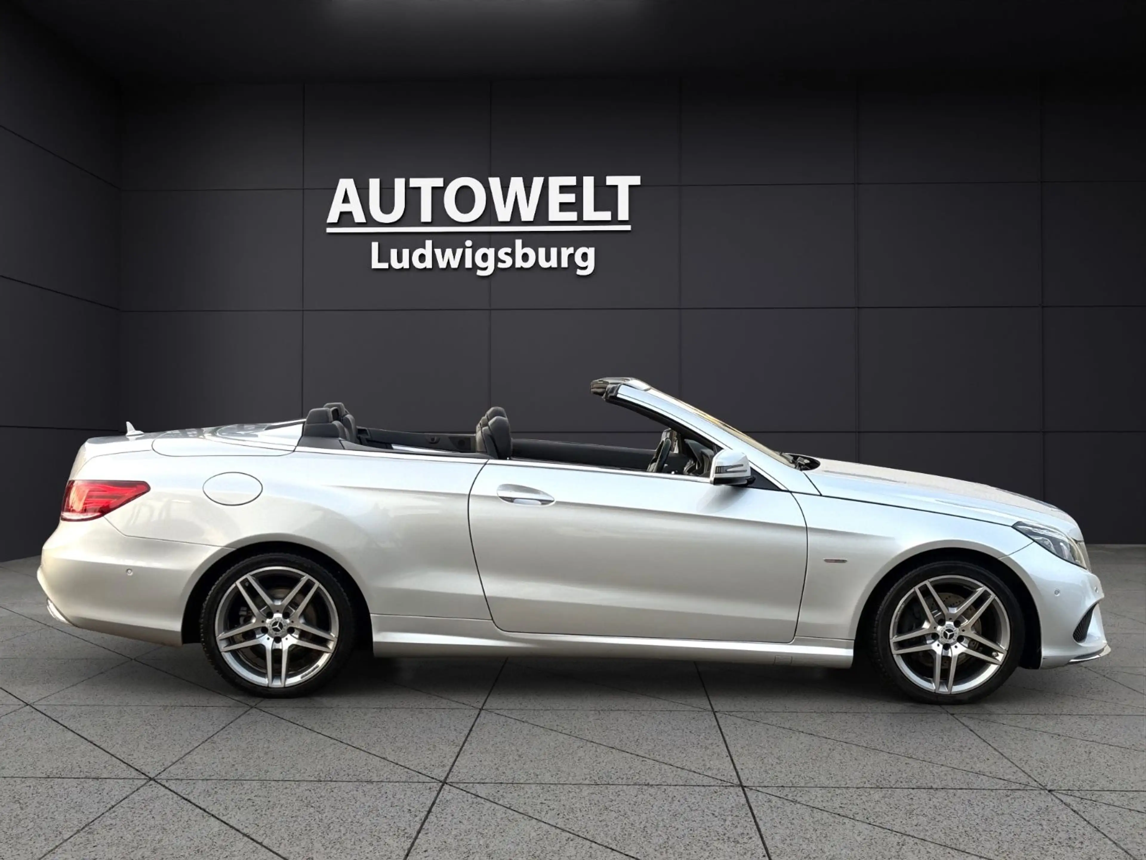 Mercedes-Benz E 250 Cabrio AMG Line LED-NAVI-LEDER-AIR-PDC-ALU — photo 4