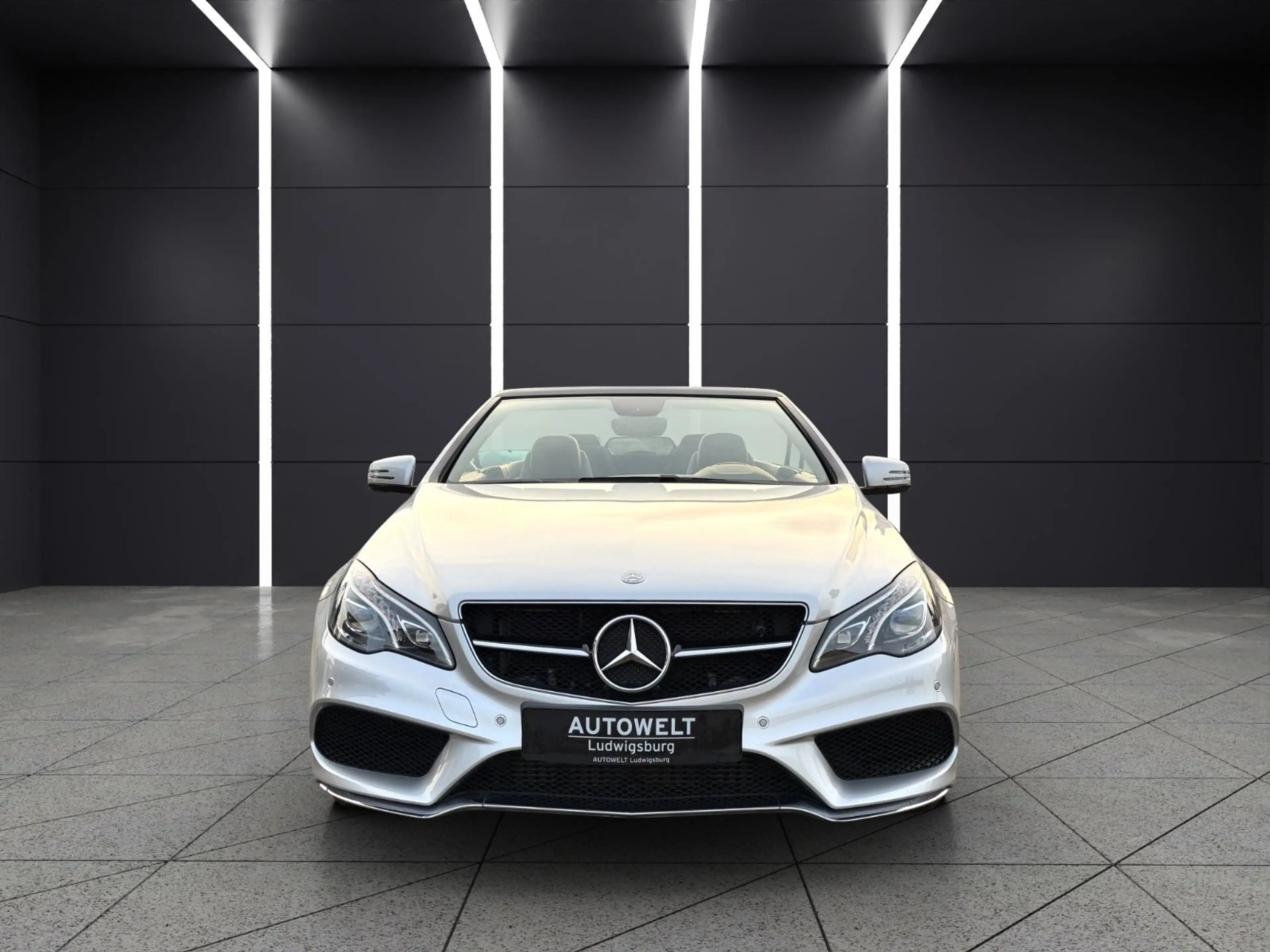 Mercedes-Benz E 250 Cabrio AMG Line LED-NAVI-LEDER-AIR-PDC-ALU — photo 2