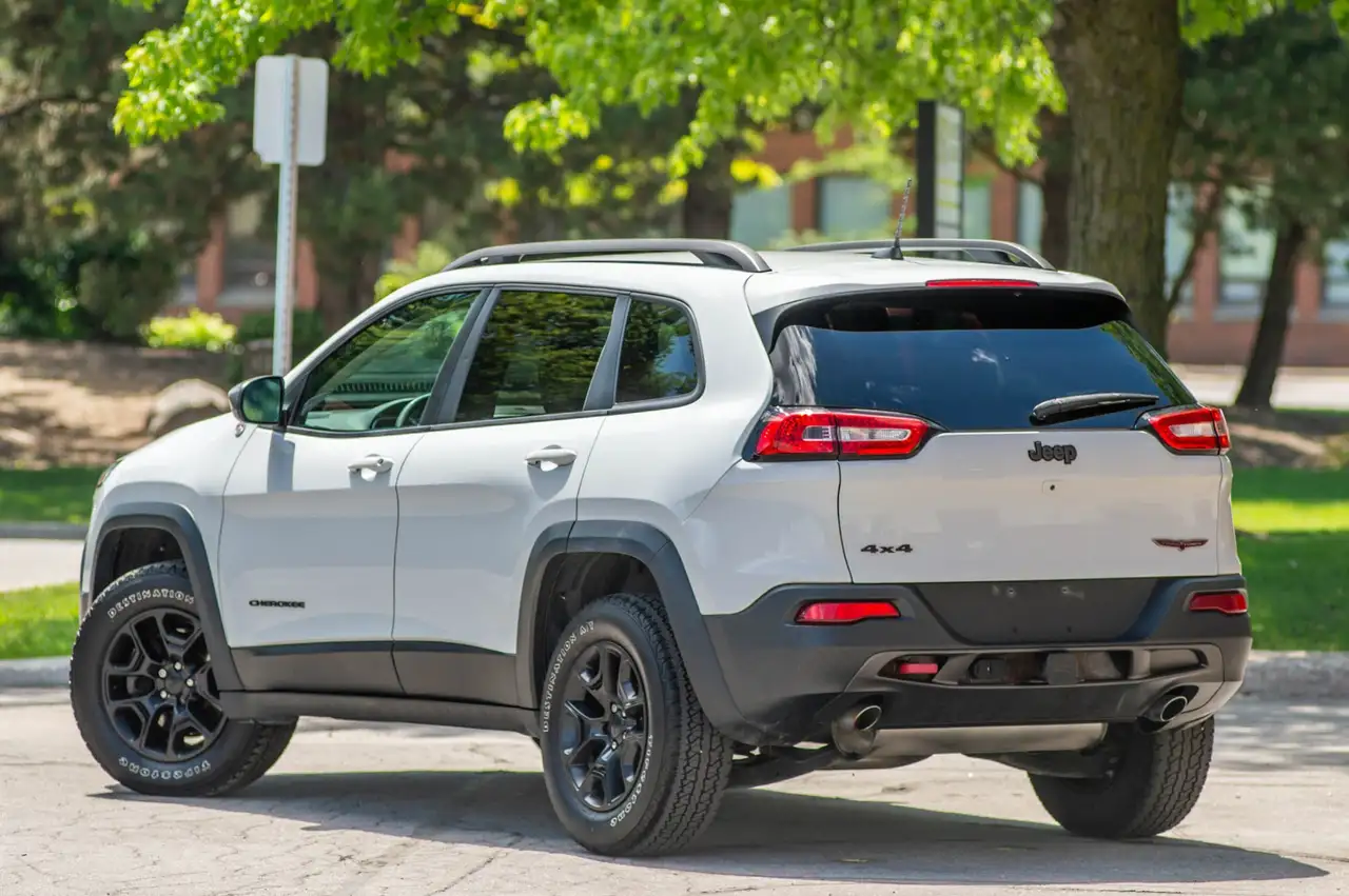 Jeep Cherokee снимка Jeep Cherokee
