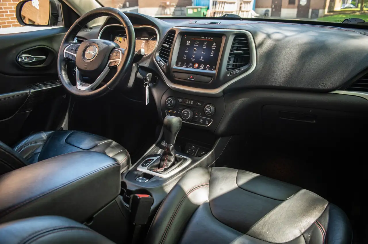 Jeep Cherokee снимка Jeep Cherokee