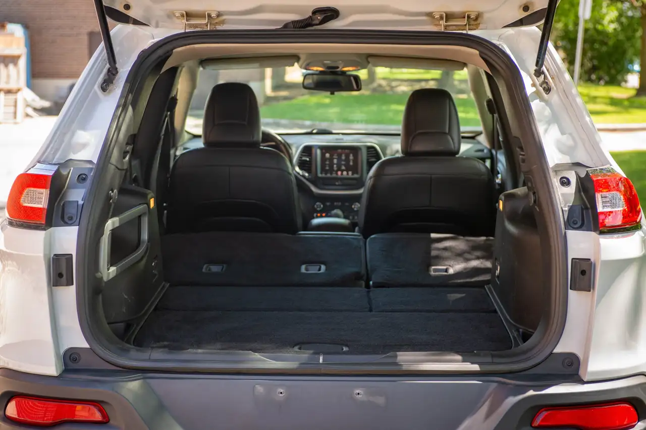 Jeep Cherokee снимка Jeep Cherokee