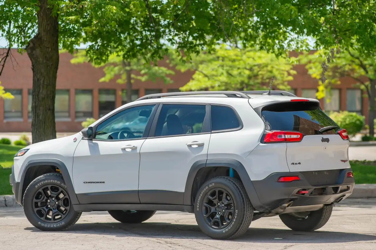 Jeep Cherokee снимка Jeep Cherokee