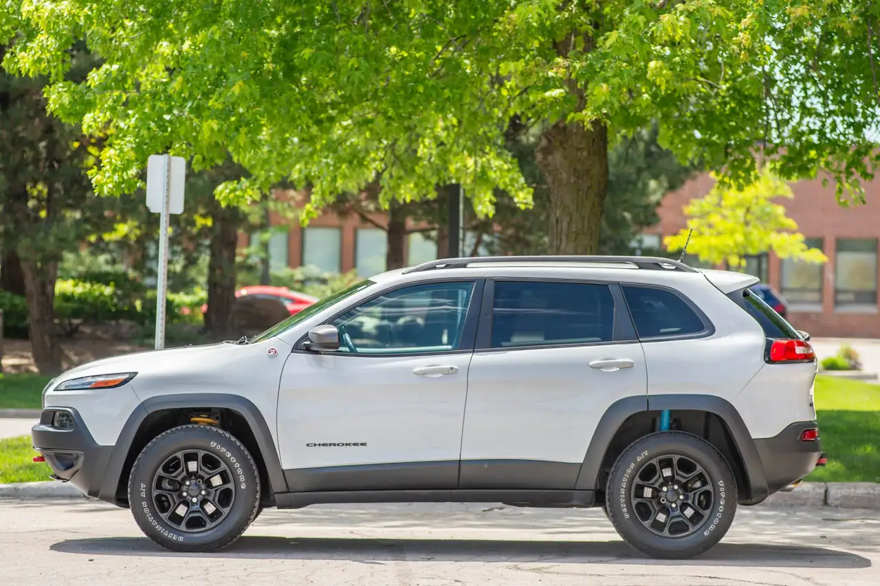 Jeep Cherokee снимка Jeep Cherokee