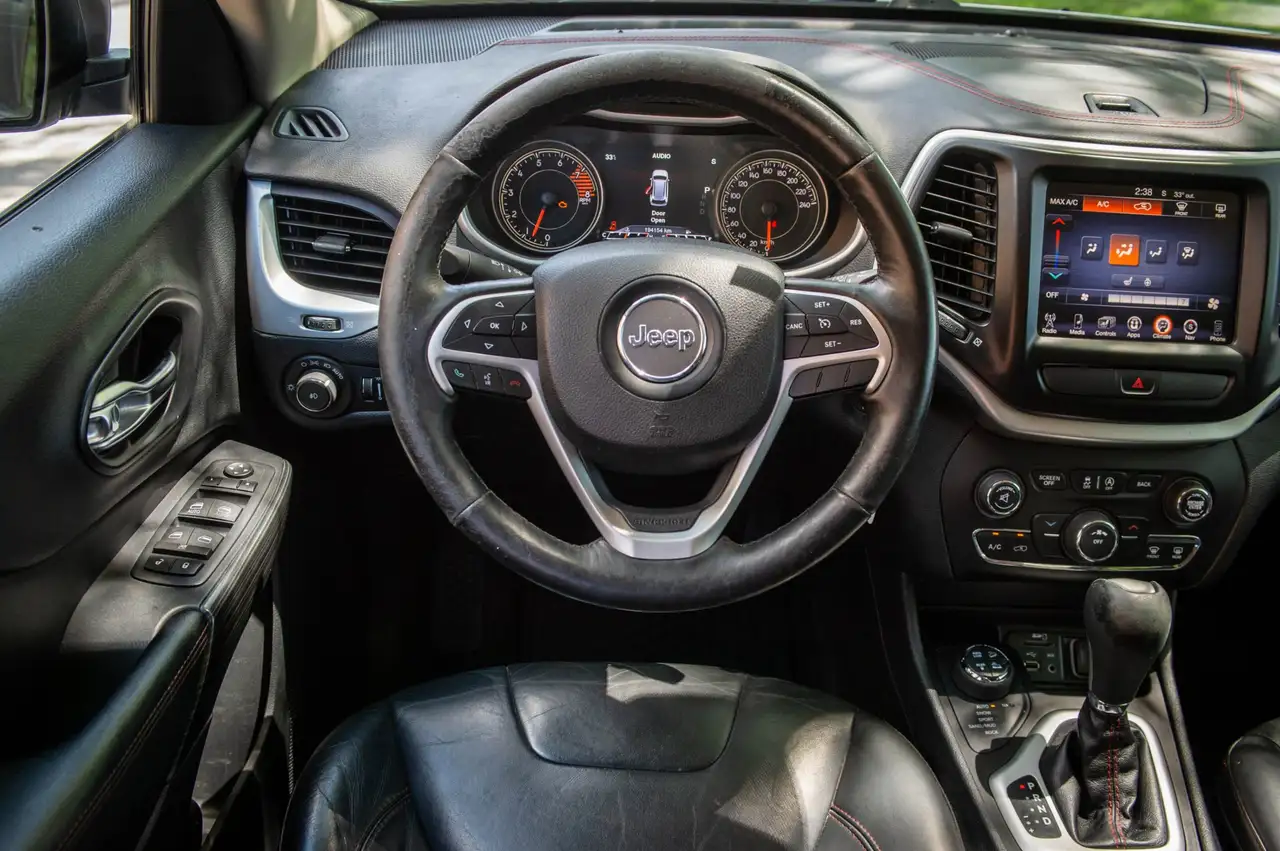 Jeep Cherokee снимка Jeep Cherokee