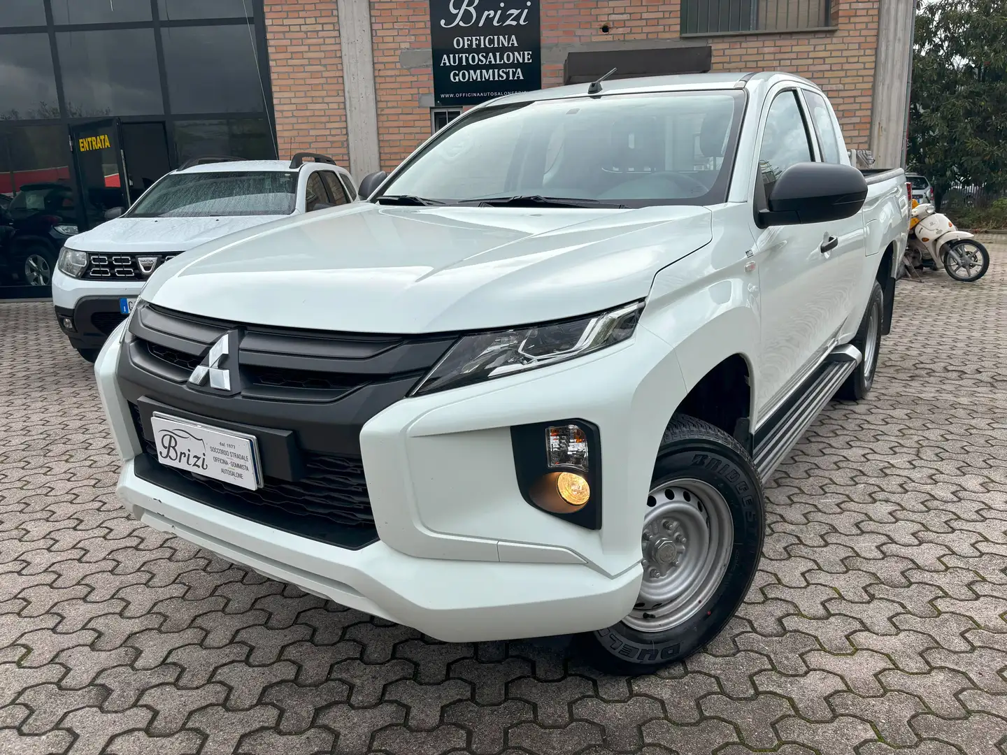 Mitsubishi L200 2.3d Invite 4wd 150cv Bílá - 1