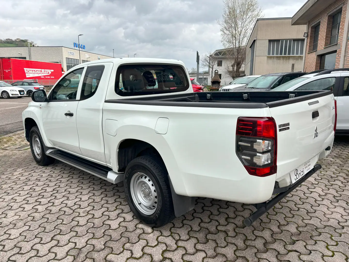 Mitsubishi L200 2.3d Invite 4wd 150cv Білий - 2