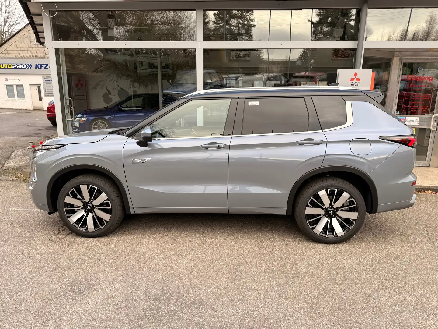 Mitsubishi Outlander 2.4 4WD PHEV Top Luxury#Braunes Leder+HUD+LED+BSW# Grijs - 2