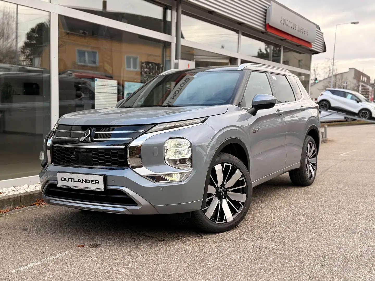 Mitsubishi Outlander 2.4 4WD PHEV Top Luxury#Braunes Leder+HUD+LED+BSW# Grijs - 1
