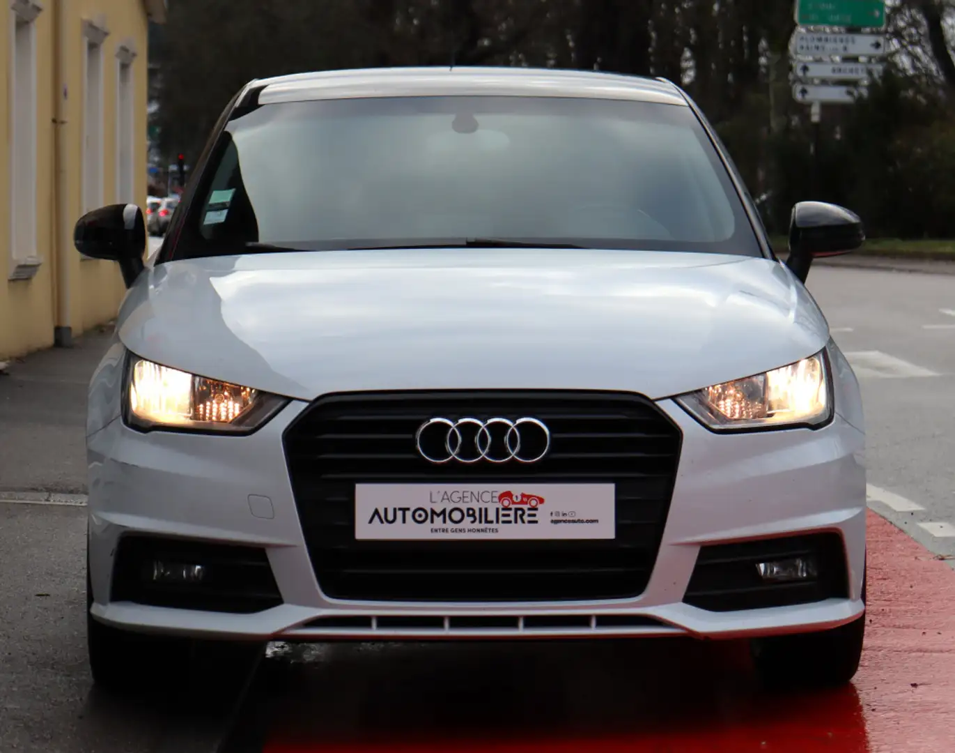Audi A1 Sportback 1.4 TDI 90 S-Line BVM (Entretien à jour Weiß - 2