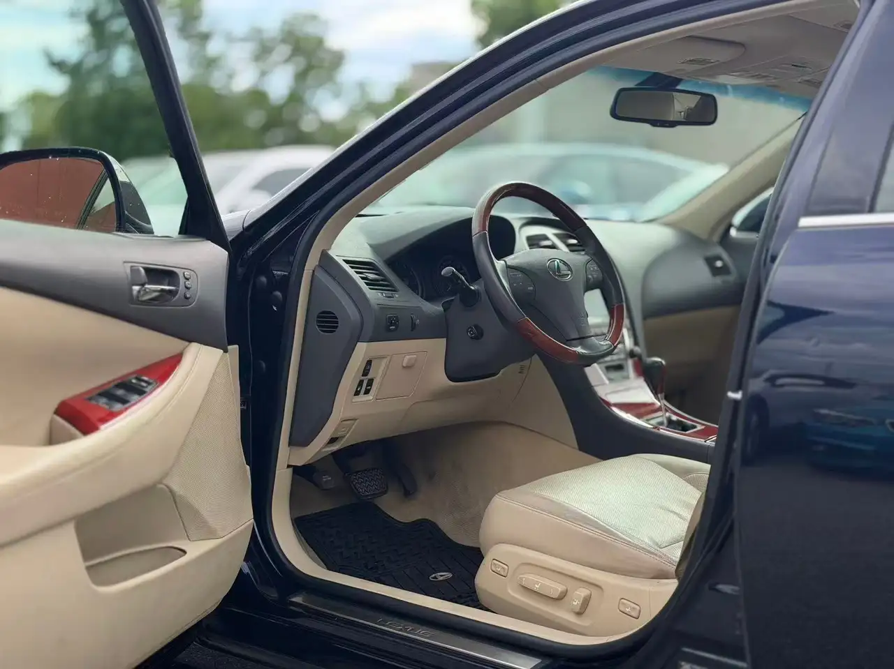 Lexus ES photo Lexus ES
