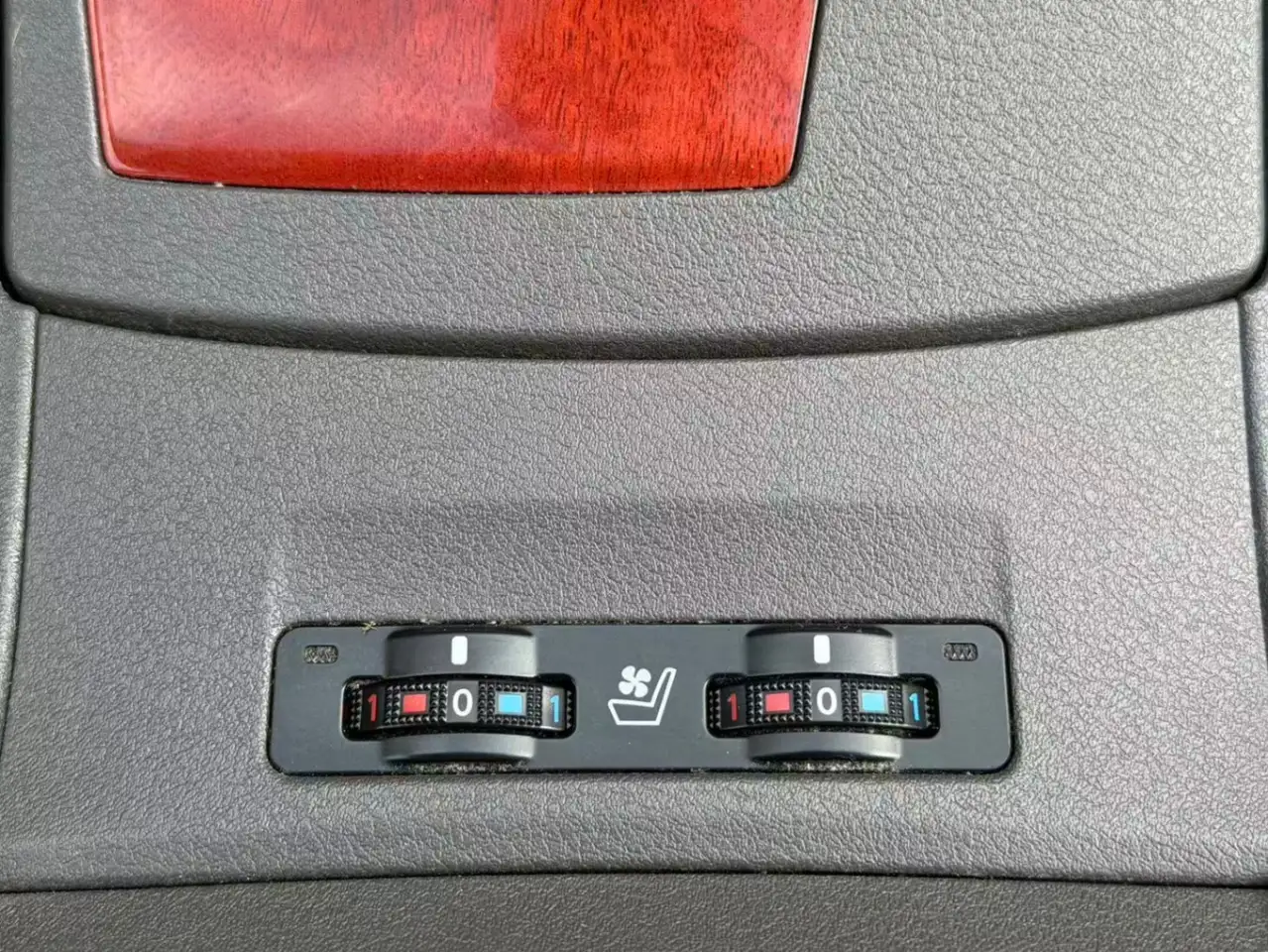 Lexus ES photo Lexus ES