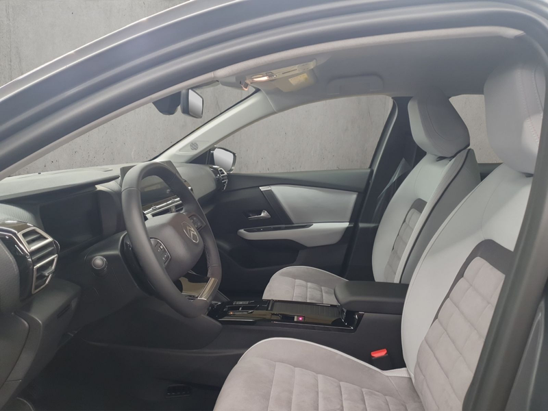 Citroen C4 Hybrid 145 Doppelkupplung 6-Gang MAX — photo 9