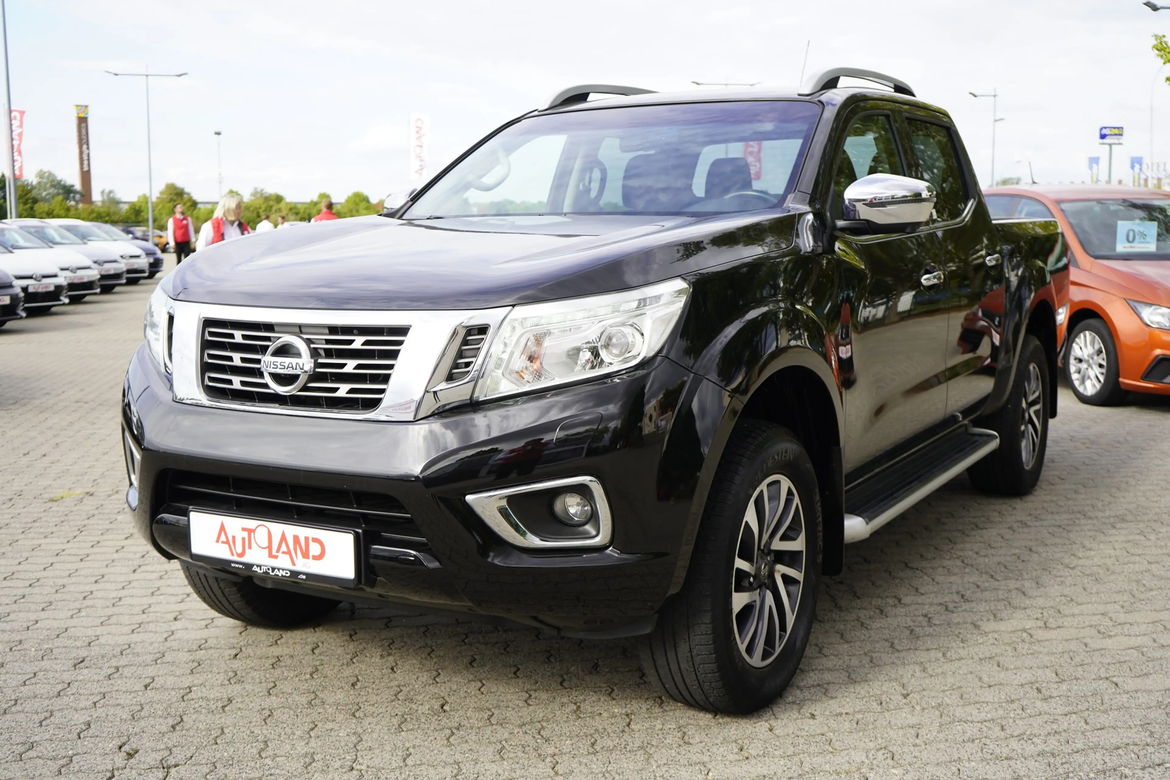 Nissan Navara NP300 2.3 dCi N-Connecta Double Cab Navi 36 — photo 2