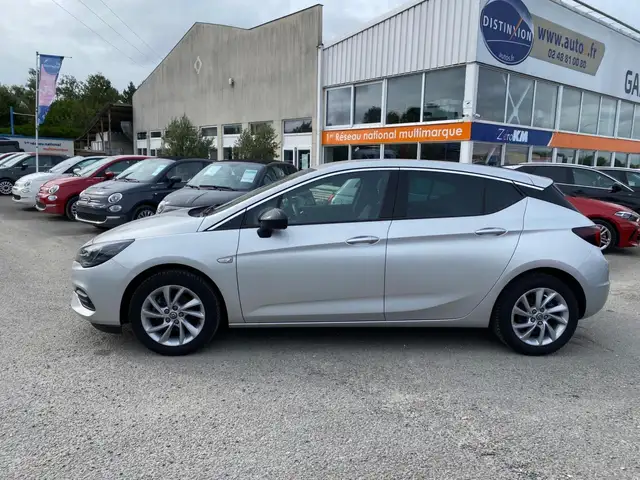 Opel Astra view 3