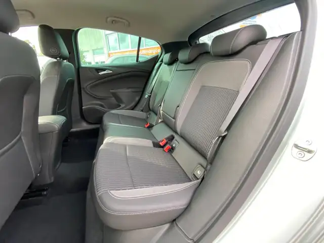 Opel Astra view 6