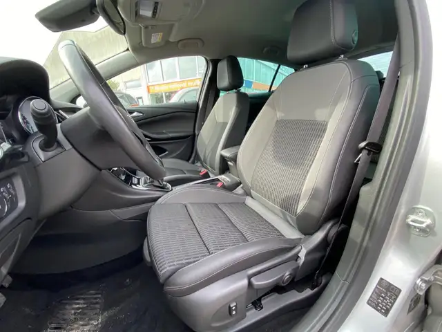 Opel Astra view 5