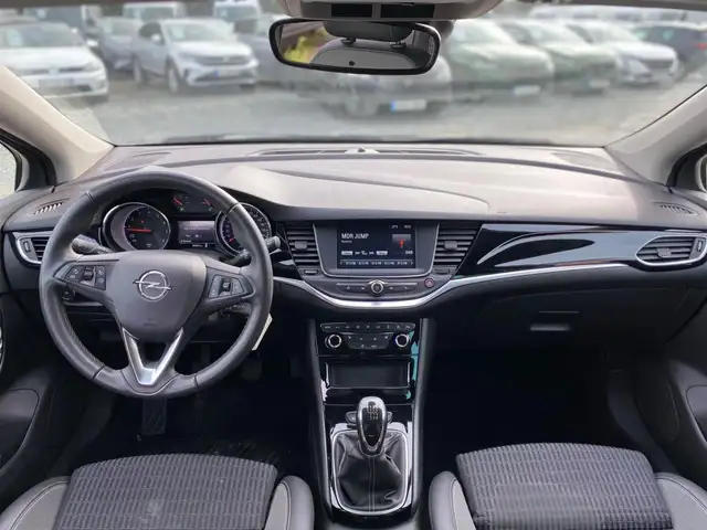 Opel Astra view 7