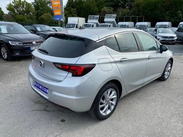 Opel Astra view 4