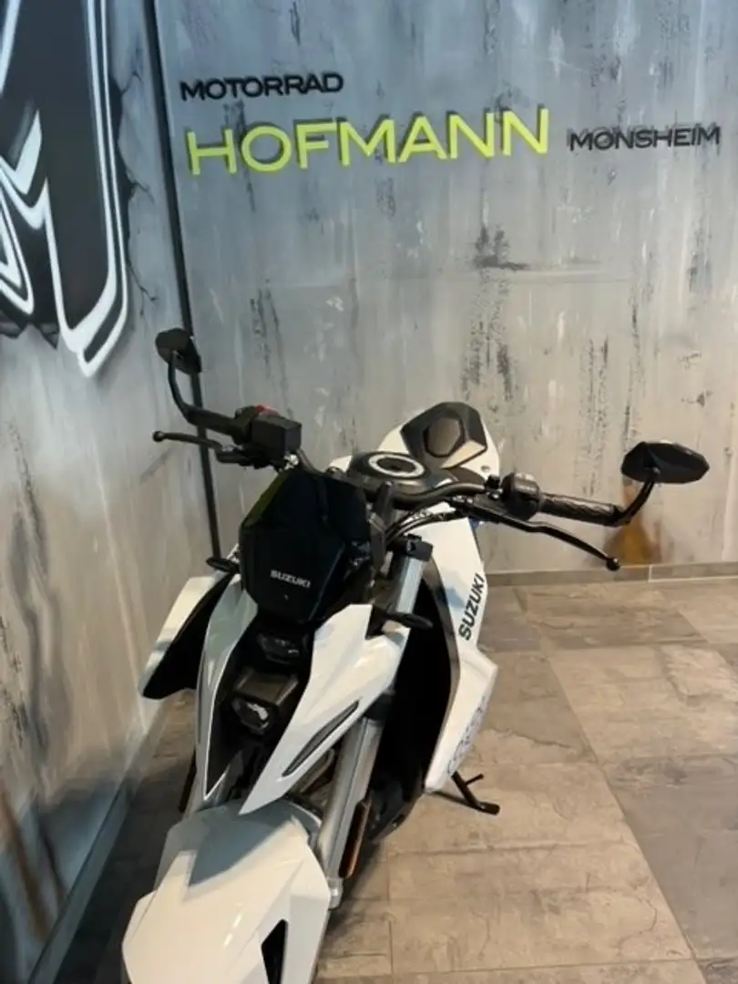 Suzuki GSX 8S 1x in weiß! Umbau, kurzer KzH, Heckabdeckung, LED - 2