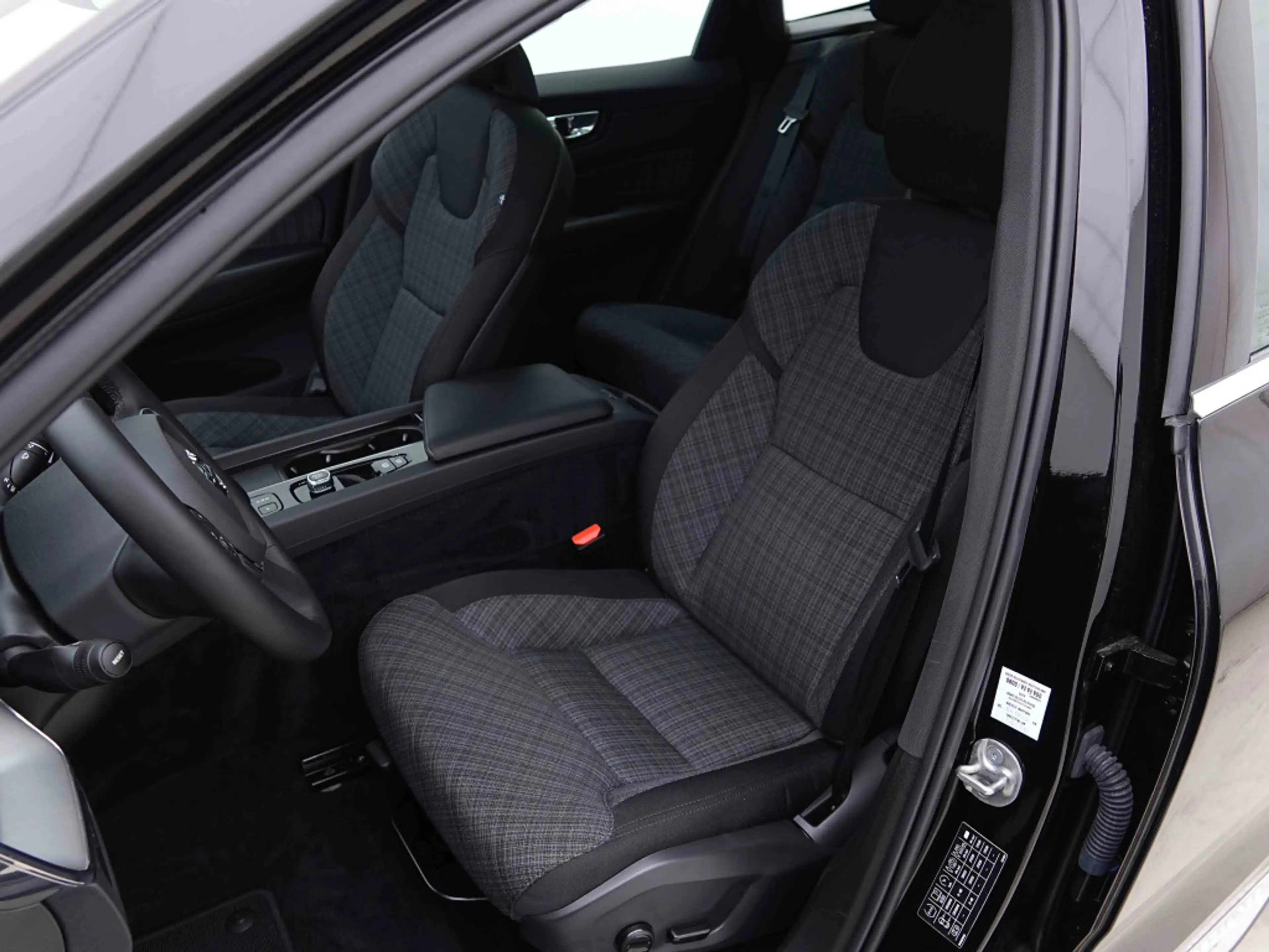 Volvo XC60 PHEV 349 AUT T6 AWD Core Bright | PANO | GPS | CAM | Heated Seats — photo 8
